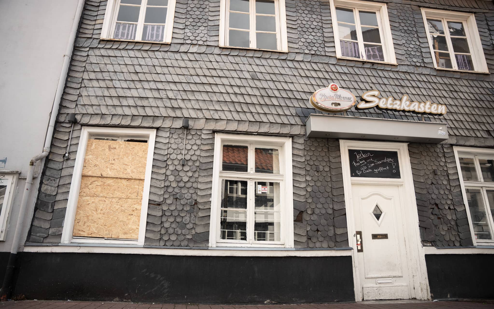 Nach einer Explosion an der Kneipe „Setzkasten" in Recklinghausen ermittelt jetzt das LKA. Verletzt wurde niemand - doch die Hintergründe sind noch völlig unklar.