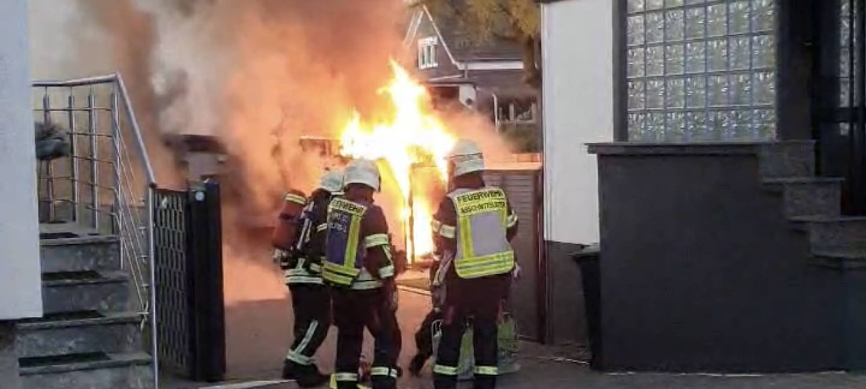 Feuerwehreinsatz: Gasflaschen explodieren in Herten
