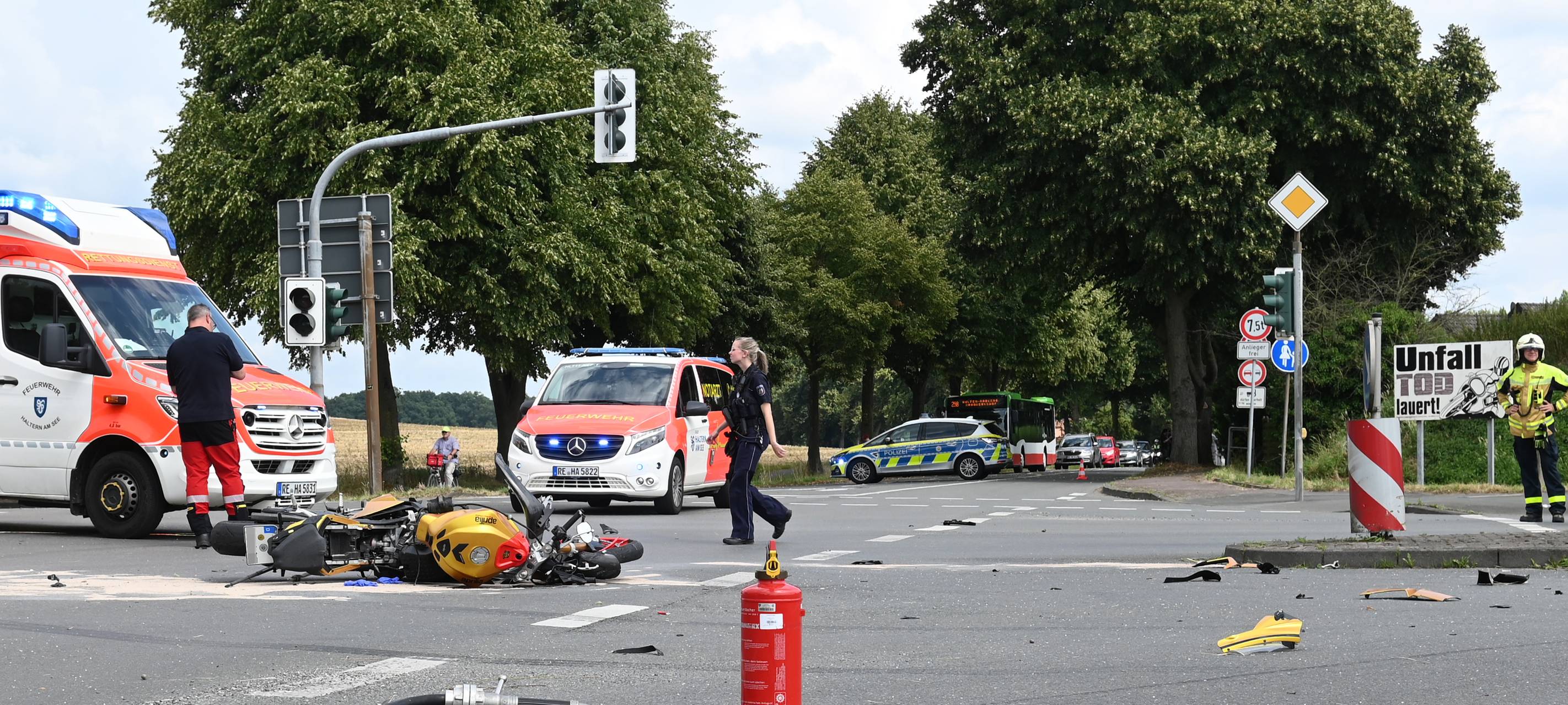 Die Kreuzung in Haltern-Lippramsdorf musste nach dem schweren Motorradunfall gesperrt werden.
