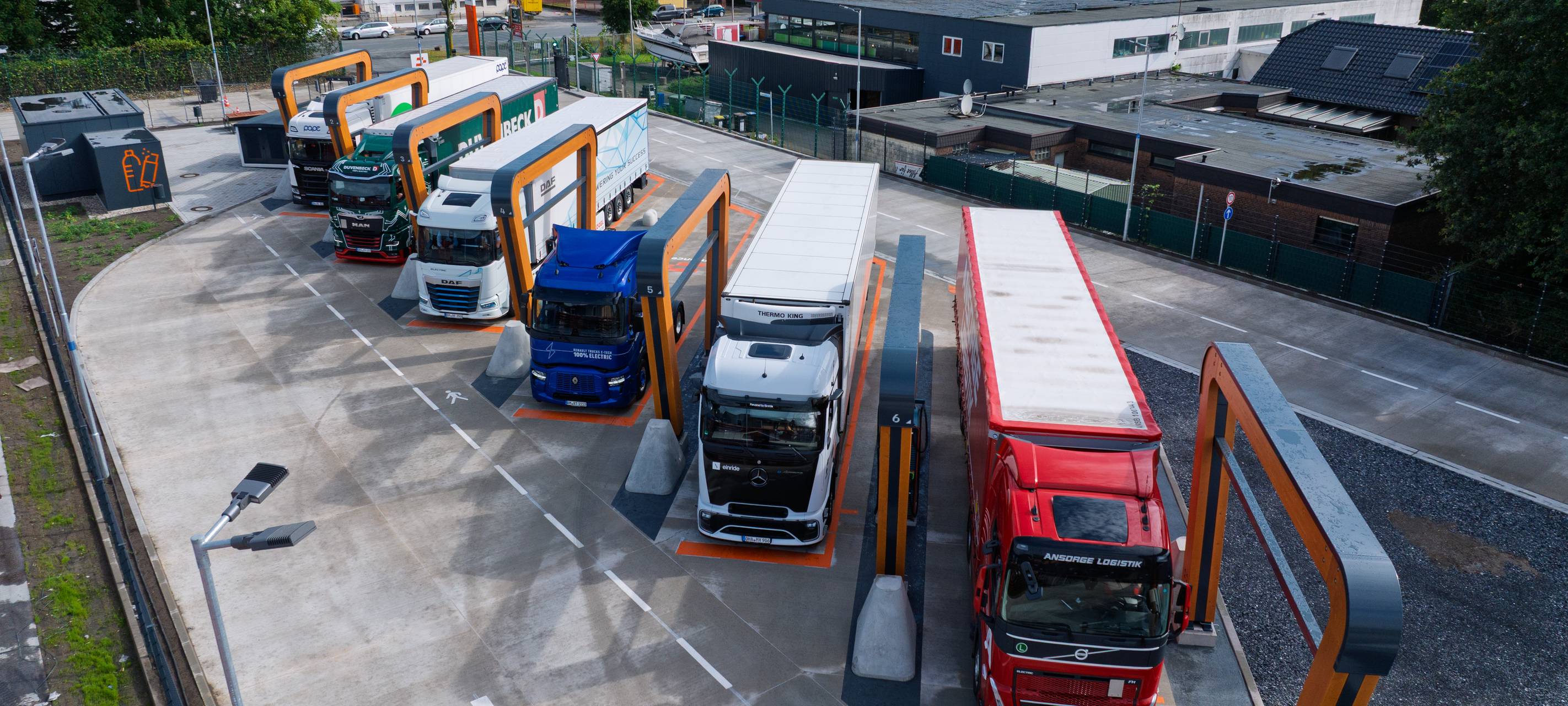 An insgesamt sechs Ladestationen können Elektro-LKW in Recklinghausen aufgeladen werden.