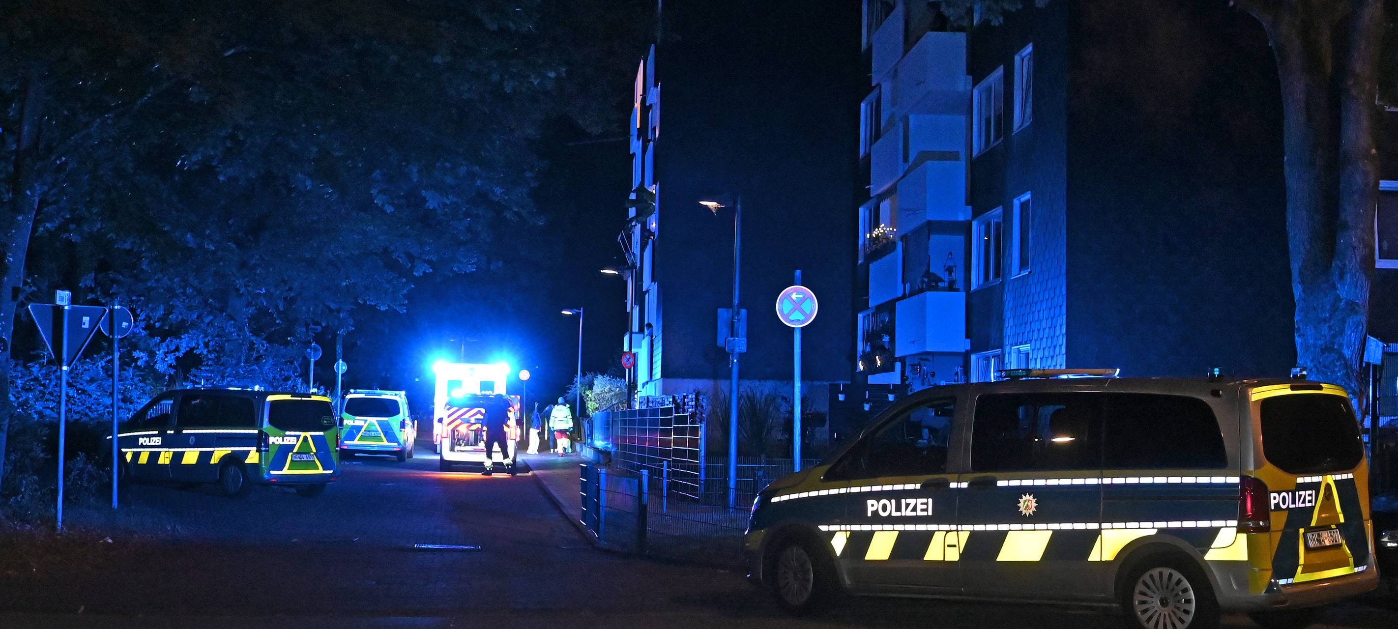 Polizei und Notarzt sind nach einem eskalierten Streit zu einem Wohnhaus an der Talaue in Dorsten gerufen worden.