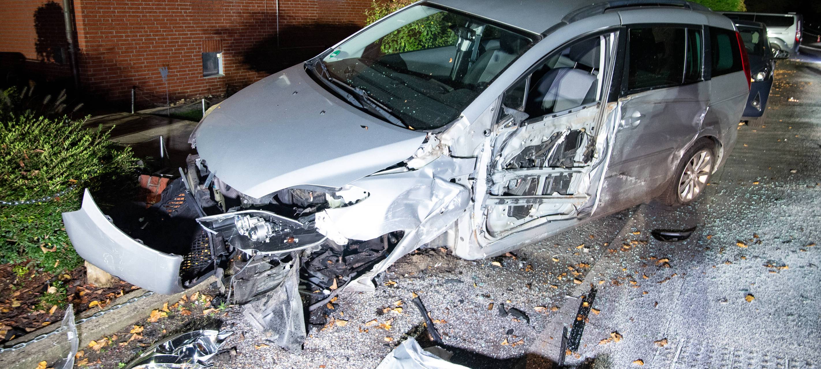 Fahrer flüchtet nach schwerem Unfall in Marl