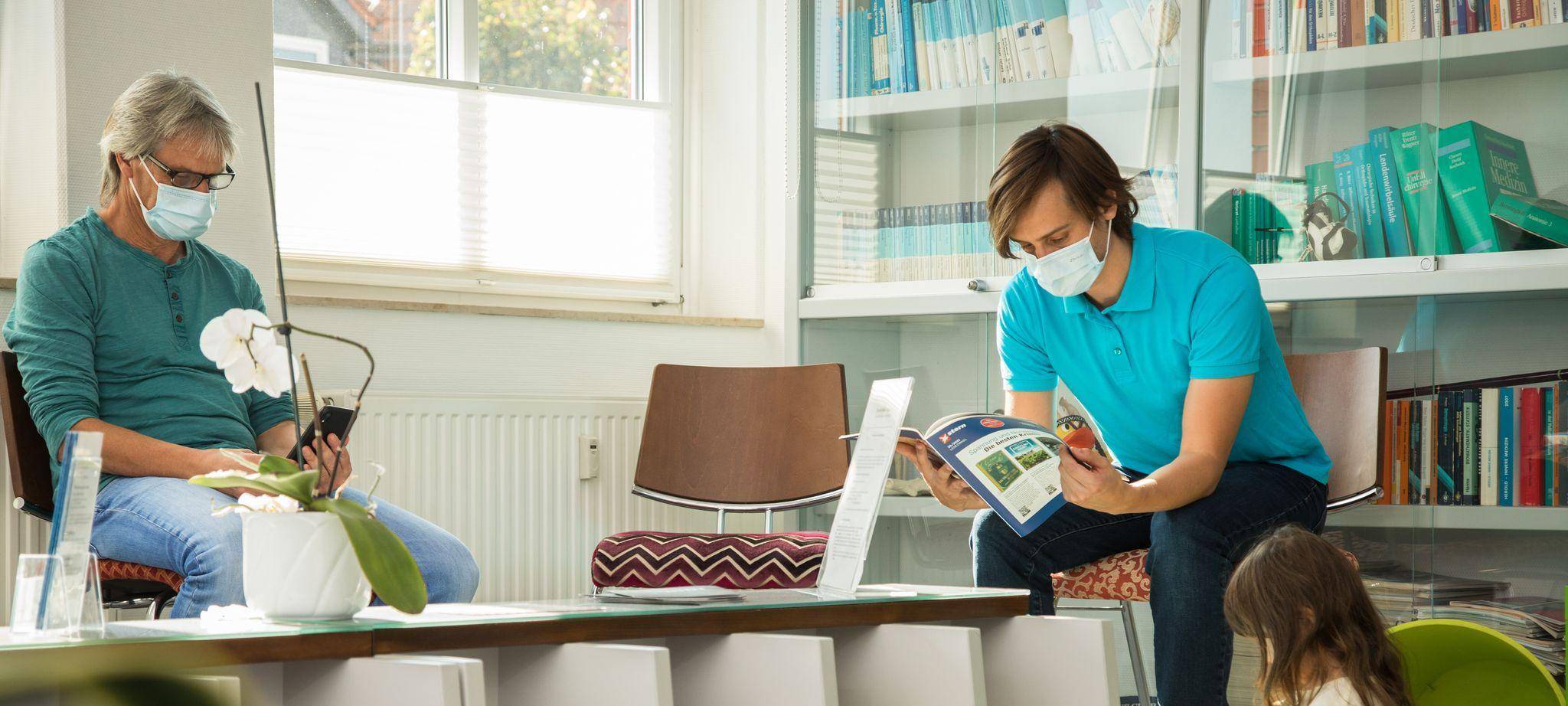 Im Wartezimmer eines Kinderarztes