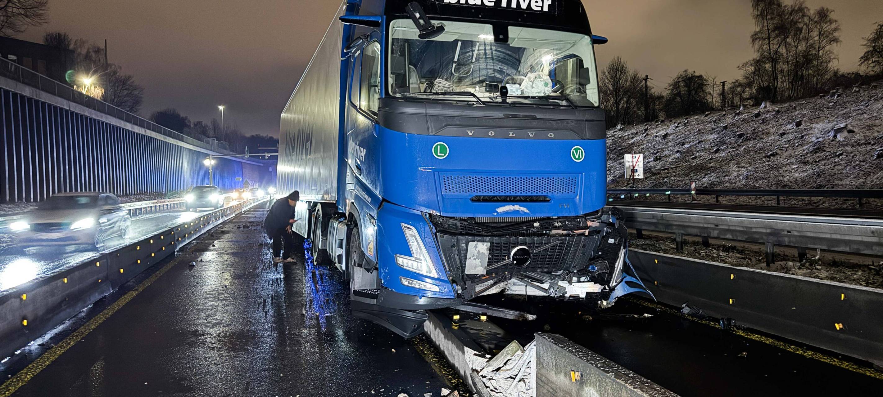 A43 bei Recklinghausen nach LKW-Unfall gesperrt
