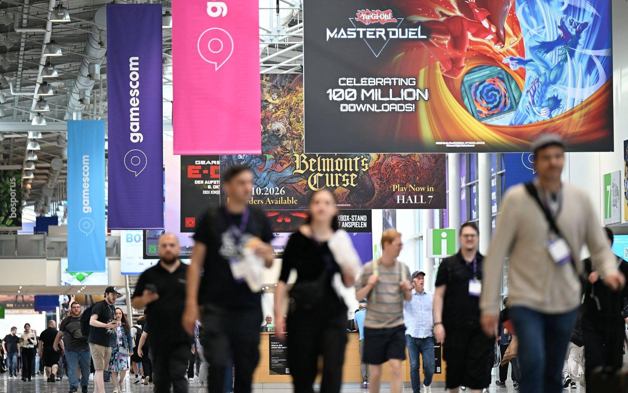 Besucherinnen und Besucher bei der Gamescom 2026