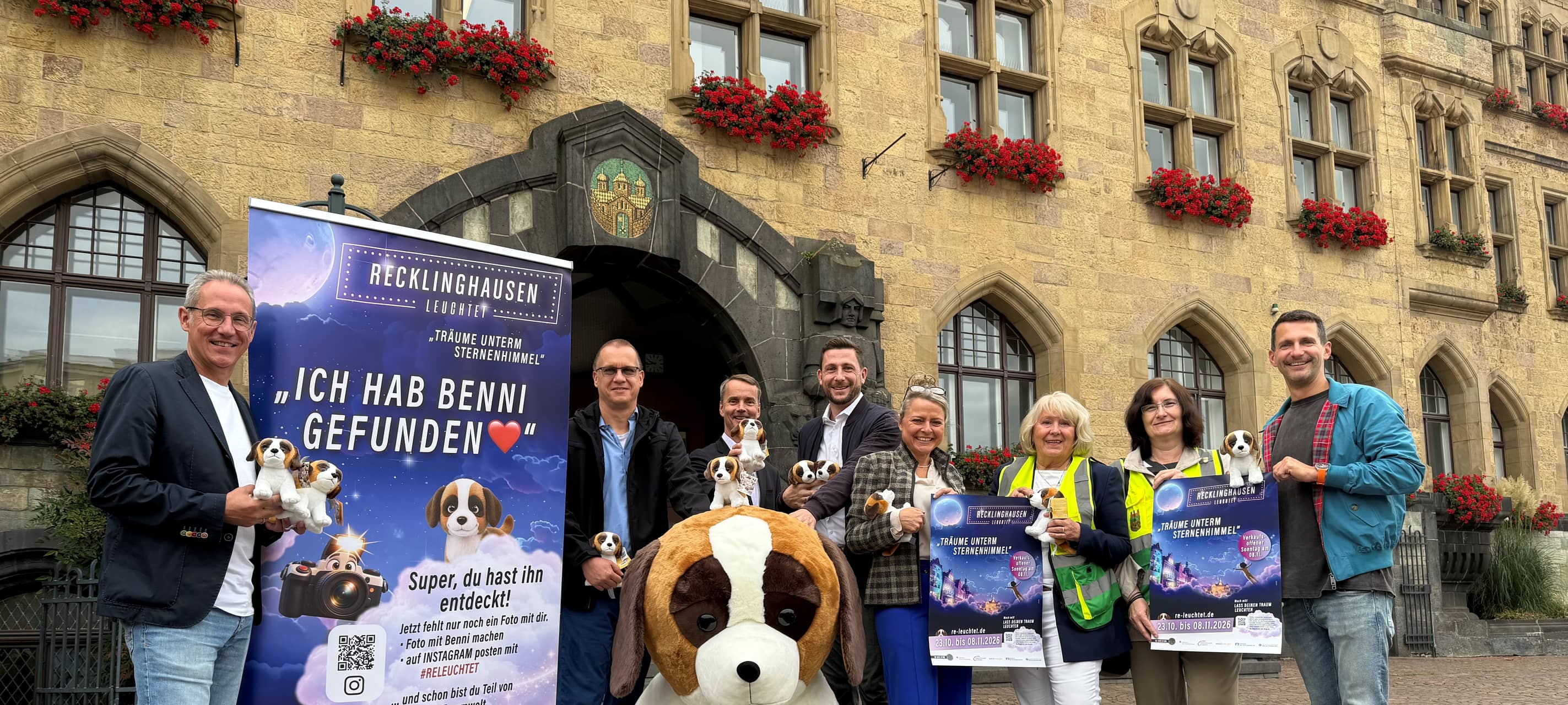 Recklinghausen leuchtet startet am 23. Oktober in seine 20. Auflage. Bis zum 8. November verwandelt das Lichterfestival die Altstadt - mit mehr Drohnen, einer neuen Hauptfigur und Mitmachaktionen.