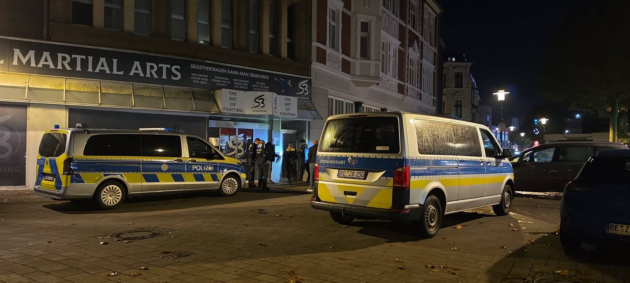 Behörden und Polizei haben in Herten fünf Wohnhäuser kontrolliert. Dabei kamen Brandschutzmängel, Rechtsverstöße und ein gesuchter Jugendlicher ans Licht.