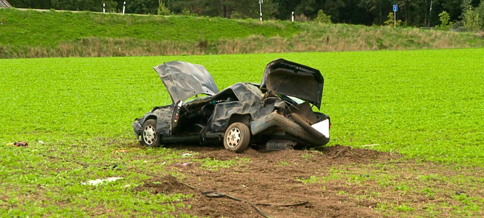 Ein 59-Jähriger hat auf der Olfener Straße in Datteln einen schweren Unfall gebaut. Sein Auto überschlug sich - der Mann kam mit lebensgefährlichen Verletzungen ins Krankenhaus.